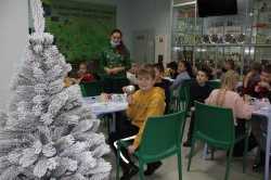 У фойє Козинського Будинку культури кипить робота....