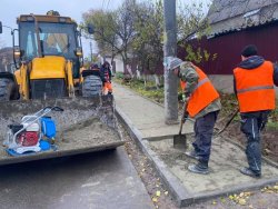 ПО ВУЛИЦІ СОЛОВ'ЯНЕНКА ТРИВАЮТЬ РОБОТИ З УЛАШТУВАННЯ ТРОТУАРУ